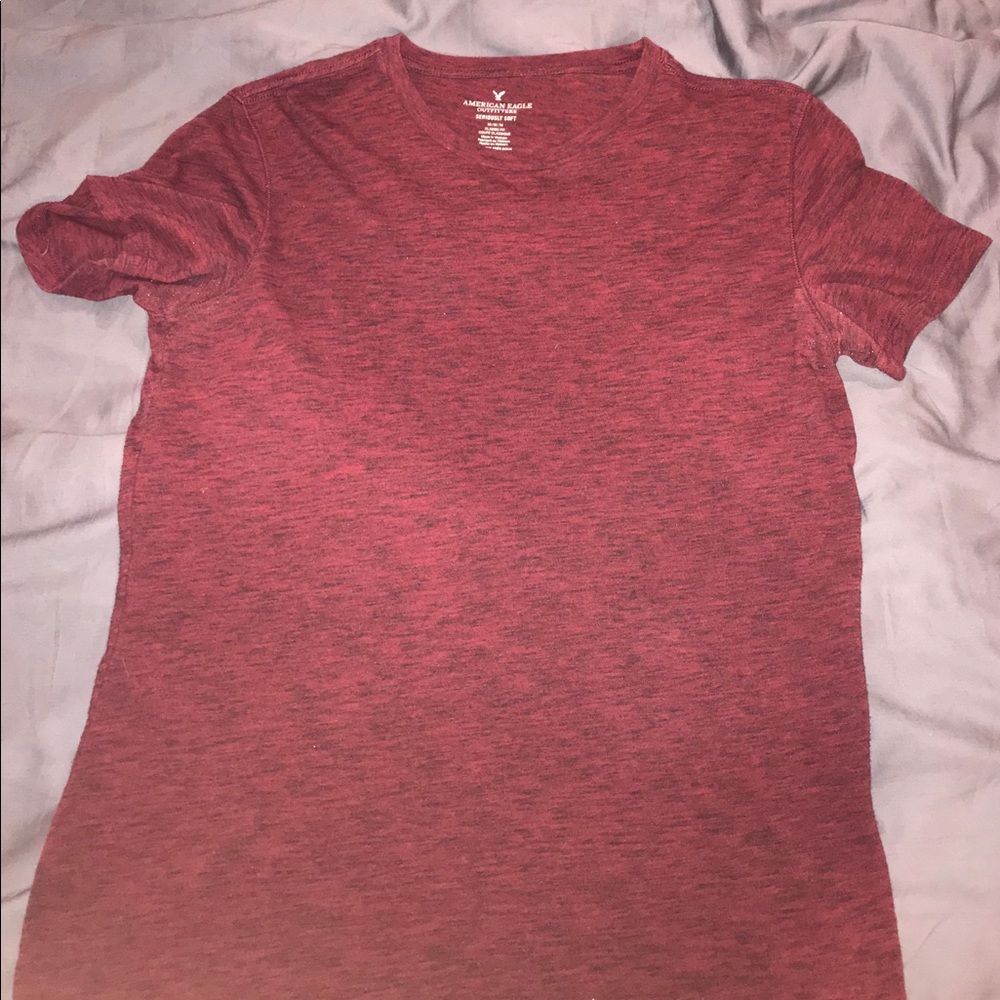 Maroon American Eagle t-shirt